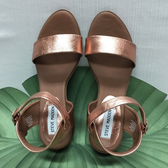 Steve Madden New Golden/Bronze Shoes - Picture 3 of 8